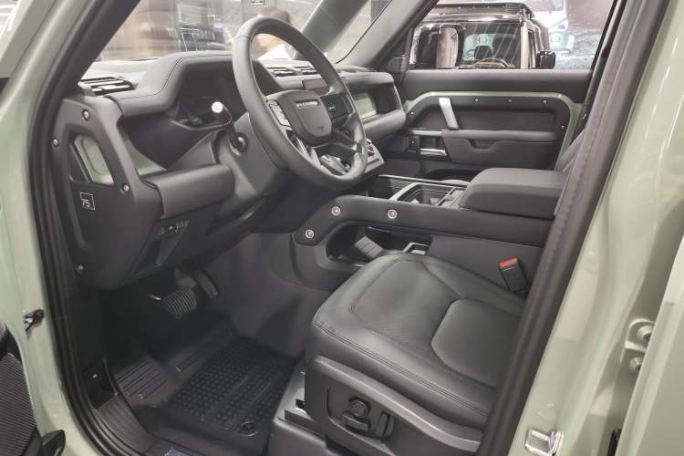 Used Land Rover Defender 2023 110 3.0T P400 75th Anniversary Legend Edition Interior 1