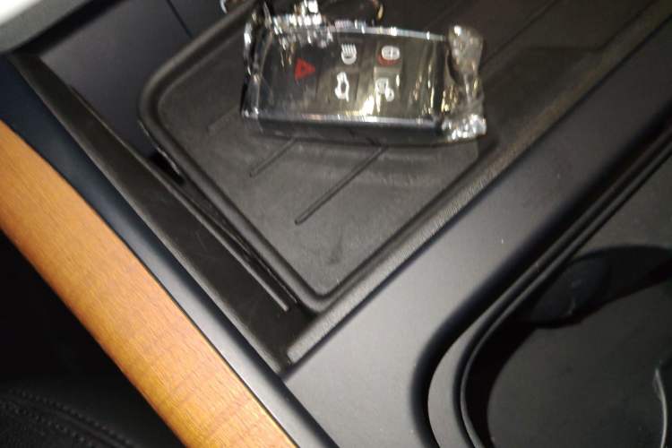 Used Land Rover Defender 2023 Facelift 110 3.0T P400 X-DYNAMIC HSE Interior 1