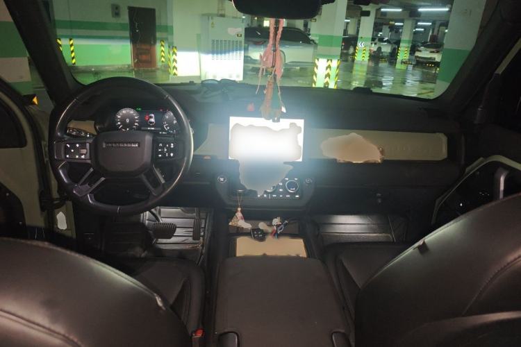 Used Land Rover Defender 2023 110 3.0T P400 75th Anniversary Legend Edition Interior 2