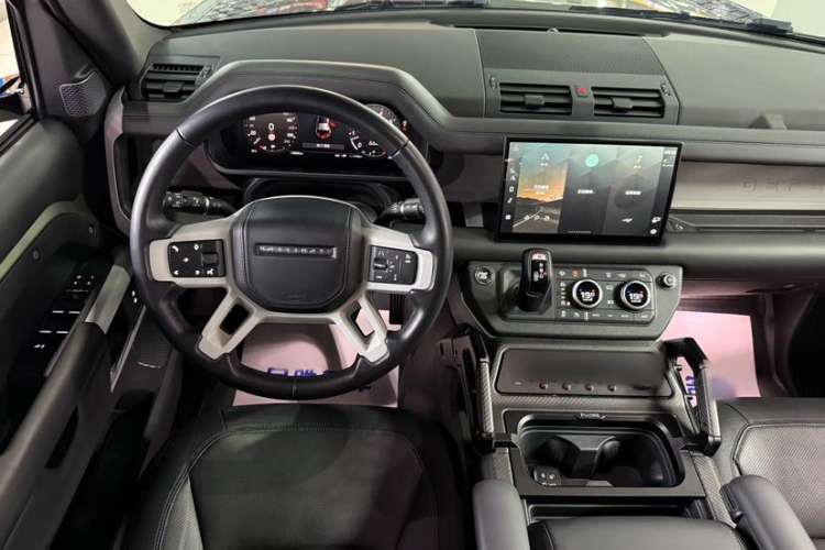 Used Land Rover Defender 2023 Facelift 110 3.0T P400 X-DYNAMIC HSE Interior 2