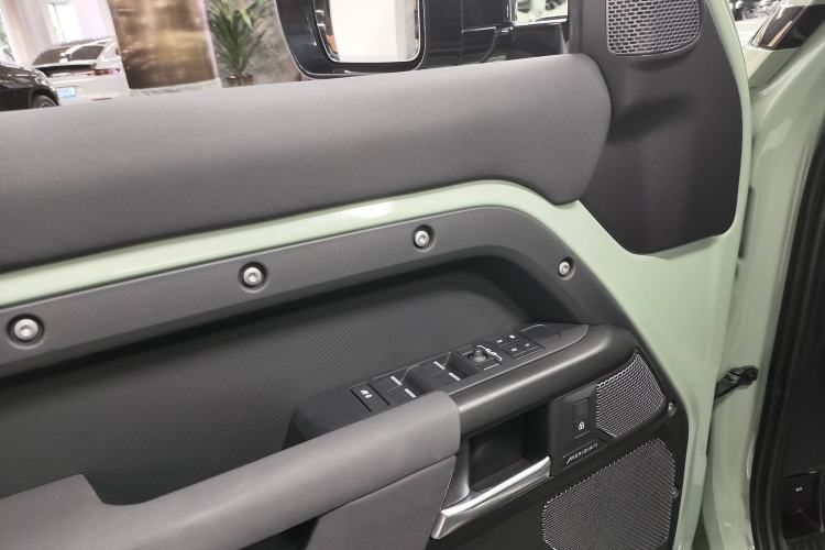 Used Land Rover Defender 2023 110 3.0T P400 75th Anniversary Legend Edition Interior 2