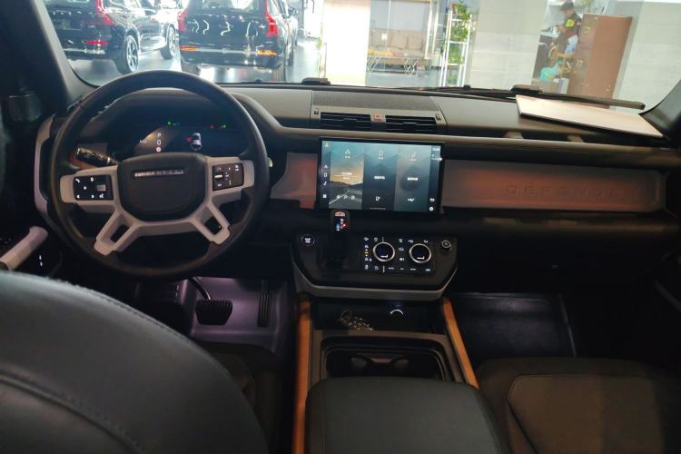 Used Land Rover Defender 2023 Facelift 110 3.0T P400 X-DYNAMIC HSE Interior 2