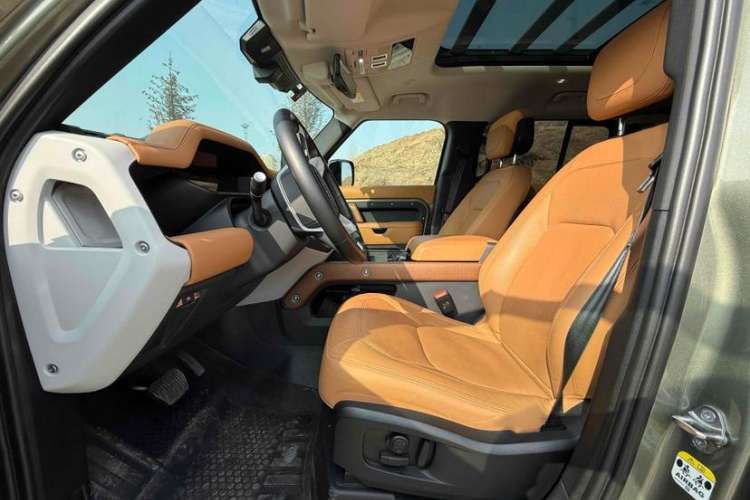 Used Land Rover Defender 2023 110 3.0T P400 Dark Edition Interior 2