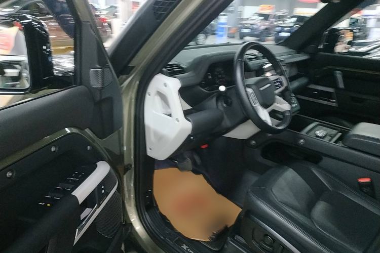 Used Land Rover Defender 2023 Facelift 110 3.0T P400 X-DYNAMIC HSE Interior 3