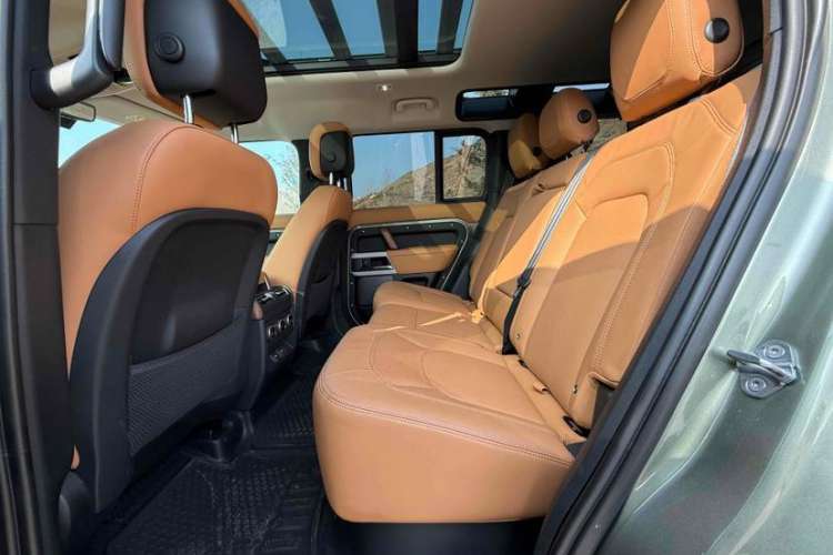Used Land Rover Defender 2023 110 3.0T P400 Dark Edition Interior 3