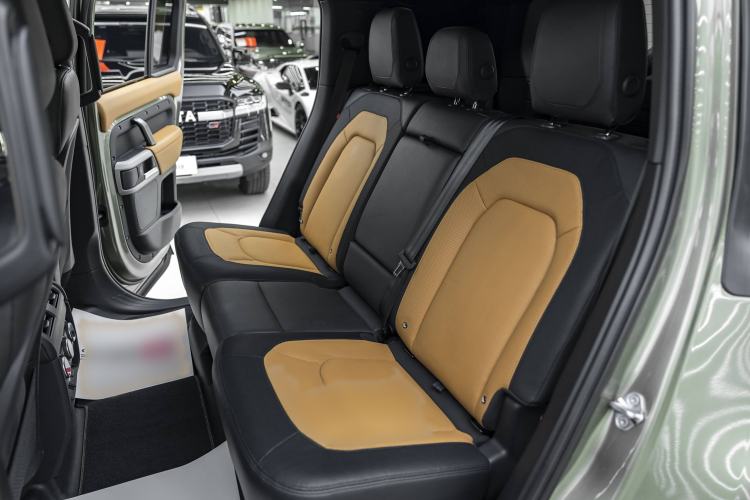 Used Land Rover Defender 2023 Facelift 110 3.0T P400 X-DYNAMIC HSE Interior 4