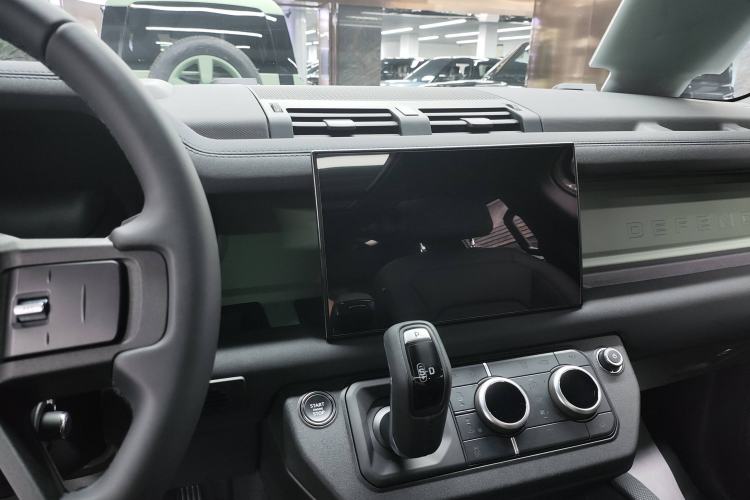 Used Land Rover Defender 2023 110 3.0T P400 75th Anniversary Legend Edition Interior 4