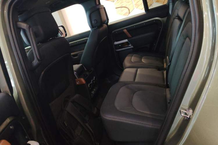 Used Land Rover Defender 2023 Facelift 110 3.0T P400 X-DYNAMIC HSE Interior 4