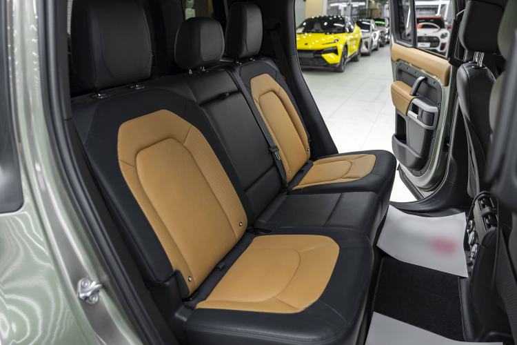 Used Land Rover Defender 2023 Facelift 110 3.0T P400 X-DYNAMIC HSE Interior 5