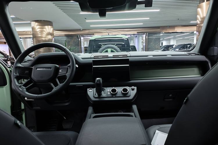 Used Land Rover Defender 2023 110 3.0T P400 75th Anniversary Legend Edition Interior 5