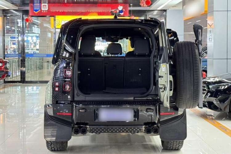 Used Land Rover Defender 2023 Facelift 110 3.0T P400 X-DYNAMIC HSE Interior 6