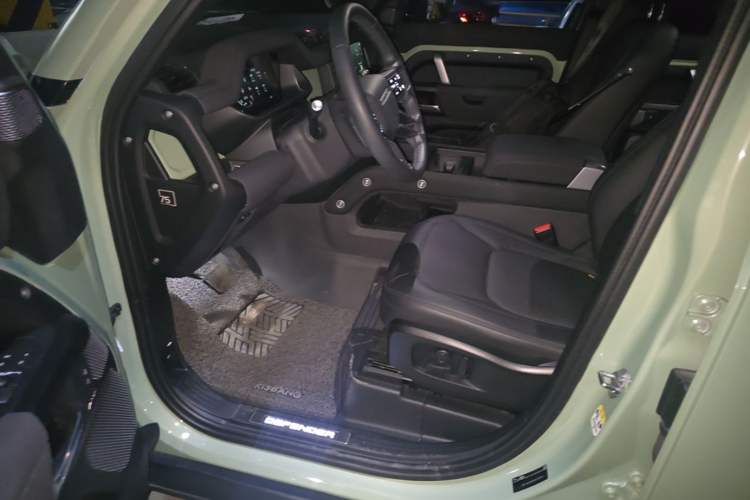 Used Land Rover Defender 2023 110 3.0T P400 75th Anniversary Legend Edition Left Front Seat