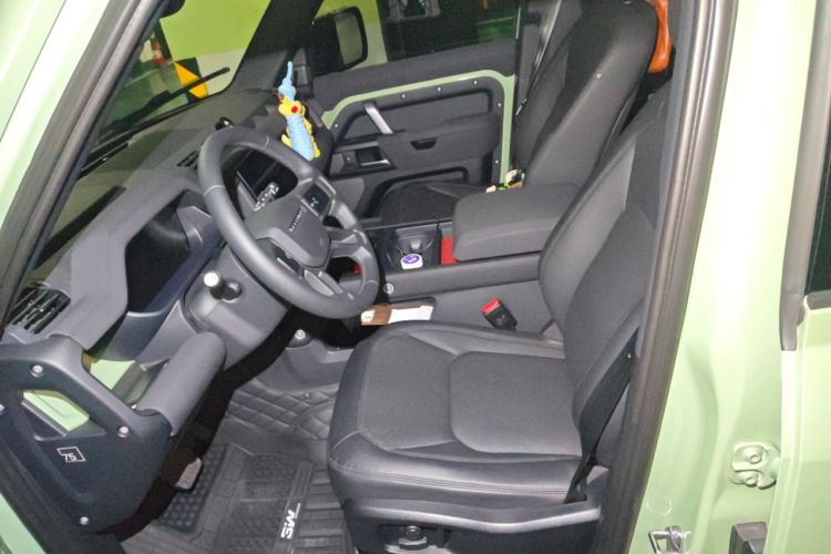 Used Land Rover Defender 2023 110 3.0T P400 75th Anniversary Legend Edition Left Front Seat