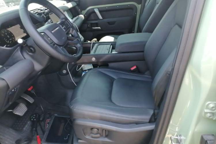 Used Land Rover Defender 2023 110 3.0T P400 75th Anniversary Legend Edition Left Front Seat