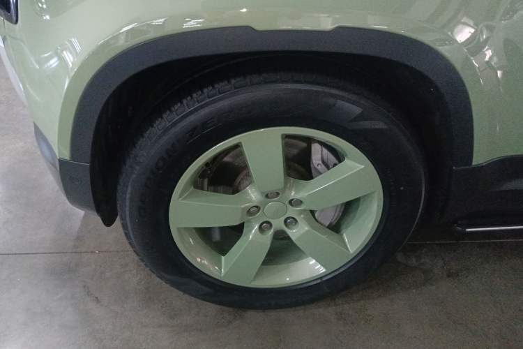 Used Land Rover Defender 2023 110 3.0T P400 75th Anniversary Legend Edition Left Front Wheel Hub