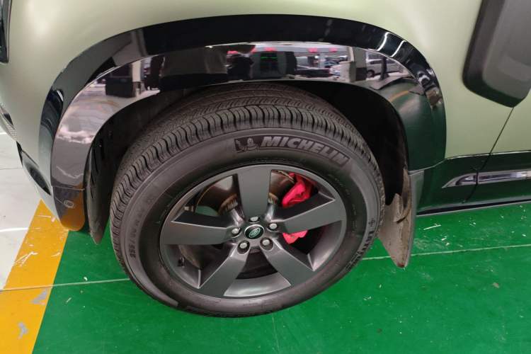 Used Land Rover Defender 2023 Facelift 90 2.0T P300 X-DYNAMIC HSE Left Front Wheel Hub