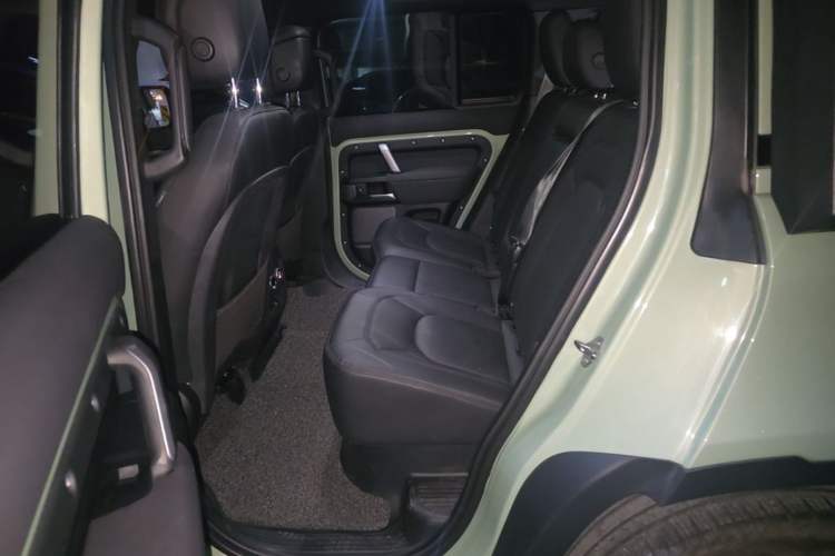 Used Land Rover Defender 2023 110 3.0T P400 75th Anniversary Legend Edition Left Rear Seat