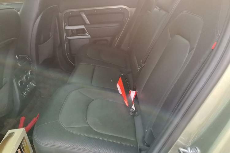 Used Land Rover Defender 2023 Facelift 110 3.0T P400 X-DYNAMIC HSE Left Rear Seat