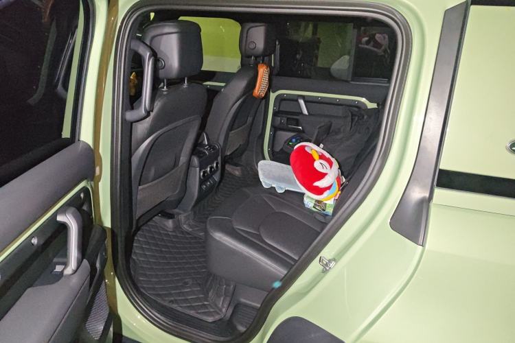 Used Land Rover Defender 2023 110 3.0T P400 75th Anniversary Legend Edition Left Rear Seat