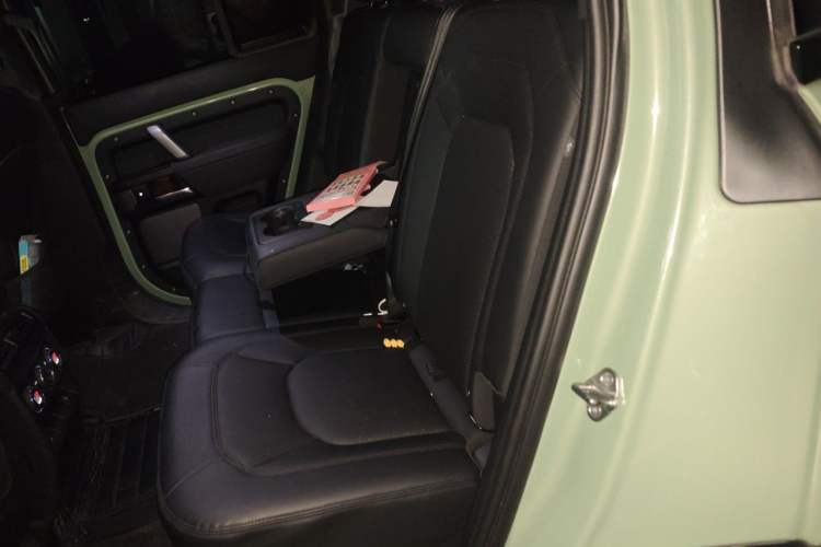 Used Land Rover Defender 2023 110 3.0T P400 75th Anniversary Legend Edition Left Rear Seat