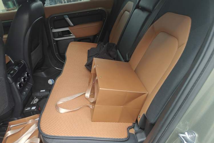 Used Land Rover Defender 2023 110 3.0T P400 X-DYNAMIC HSE Left Rear Seat