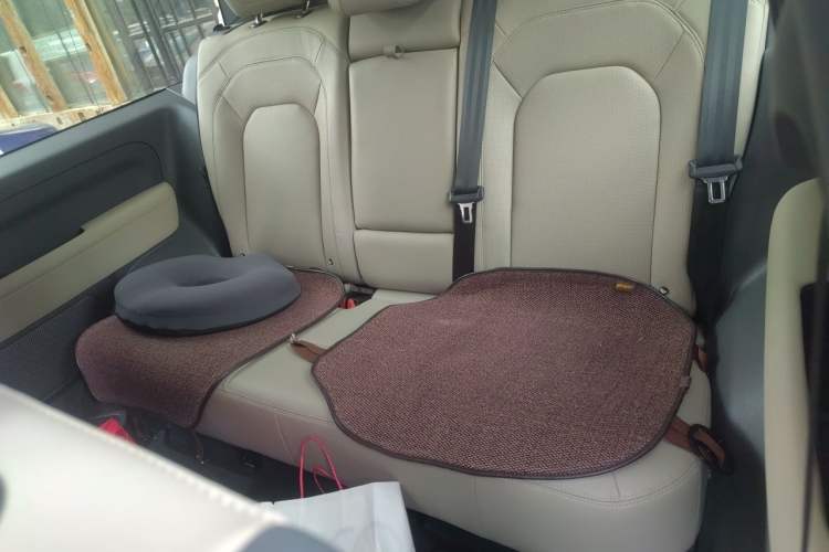 Used Land Rover Defender 2023 Facelift 90 2.0T P300 SE Left Rear Seat