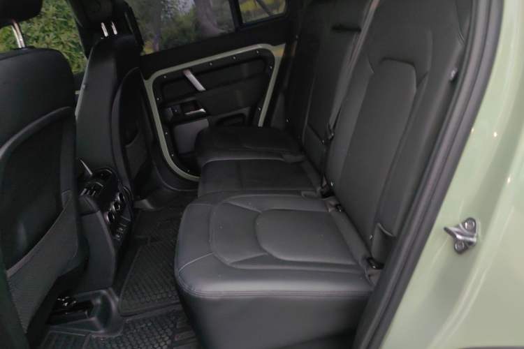 Used Land Rover Defender 2023 110 3.0T P400 75th Anniversary Legend Edition Left Rear Seat