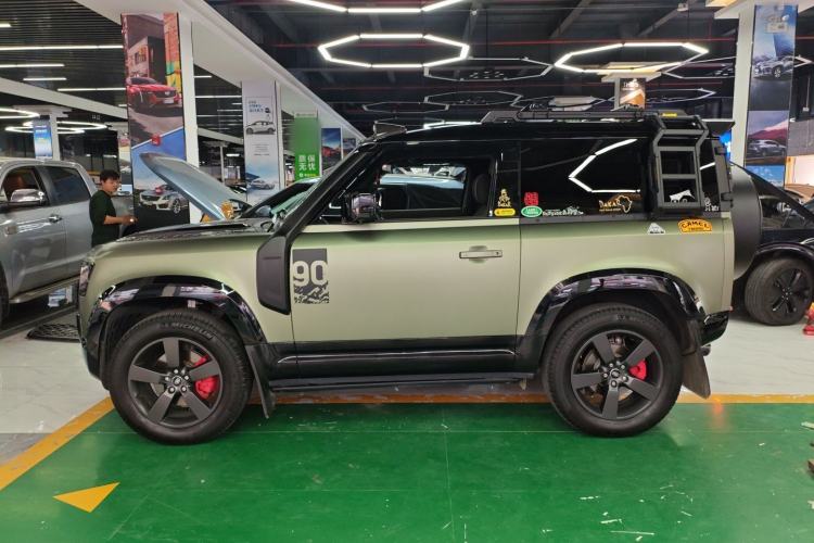 Used Land Rover Defender 2023 Facelift 90 2.0T P300 X-DYNAMIC HSE Left Side
