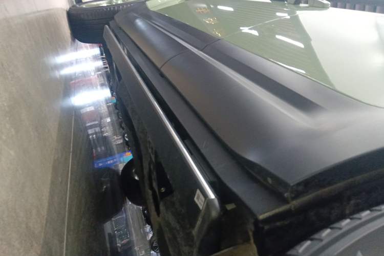 Used Land Rover Defender 2023 110 3.0T P400 75th Anniversary Legend Edition Left Side Sill