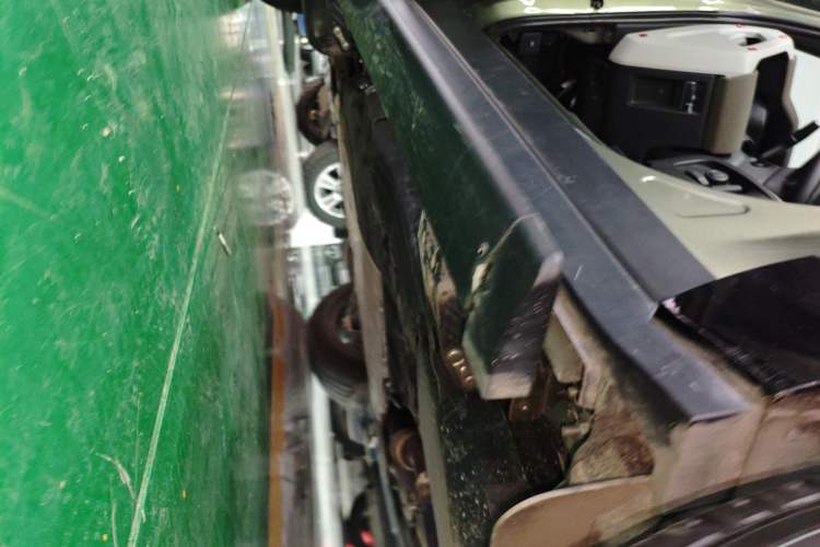 Used Land Rover Defender 2023 Facelift 90 2.0T P300 X-DYNAMIC HSE Left Side Sill