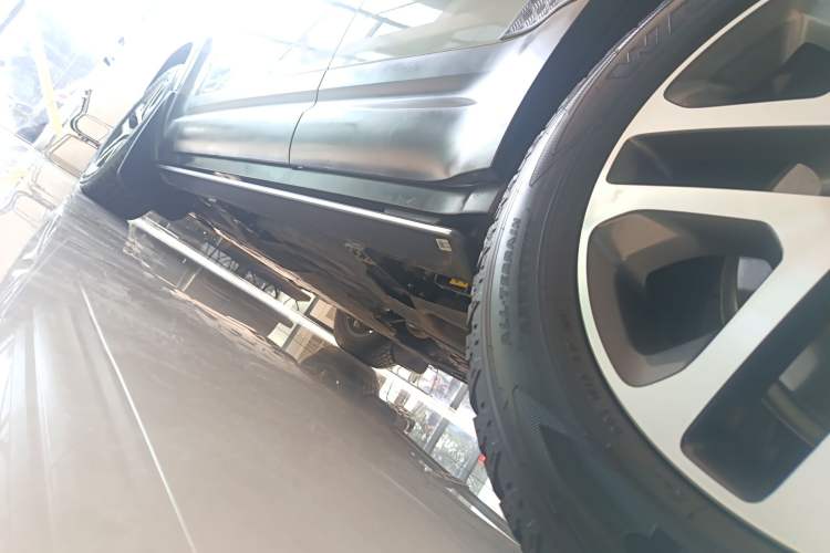 Used Land Rover Defender 2023 Facelift 110 3.0T P400 Dark Edition Left Side Sill