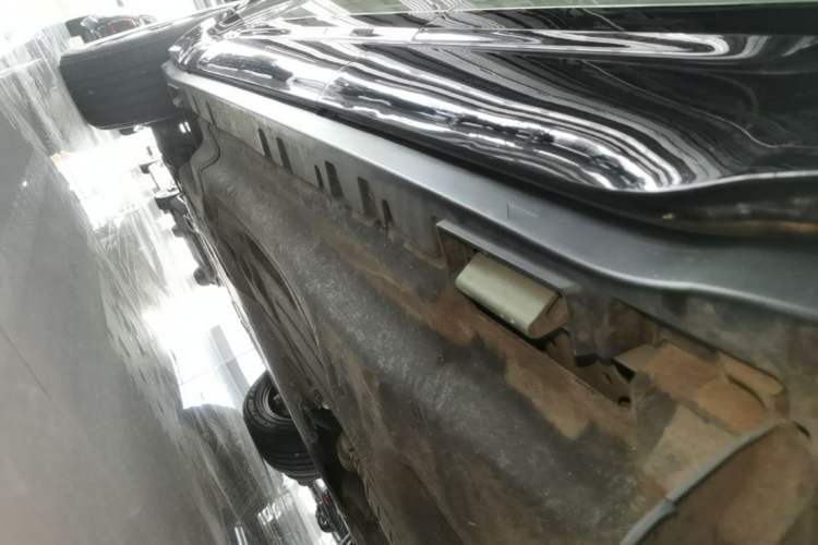 Used Land Rover Defender 2023 Facelift 110 3.0T P400 X-DYNAMIC HSE Left Side Sill