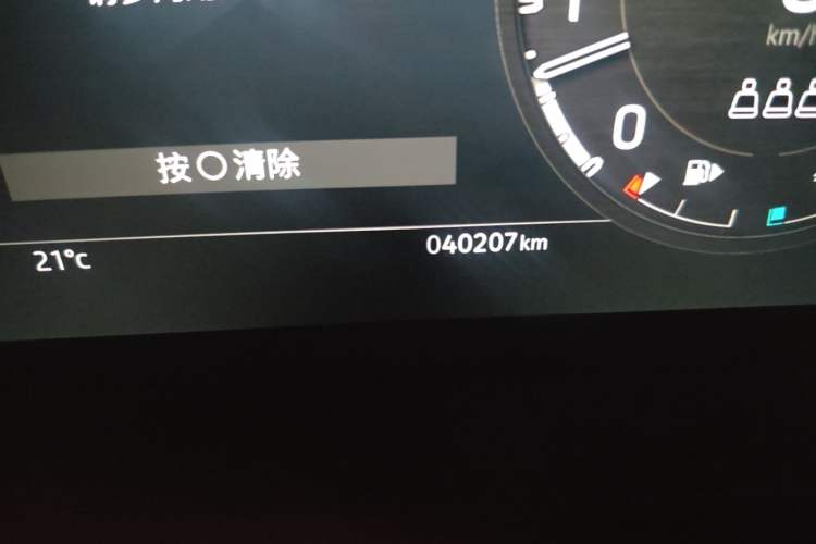 Used Land Rover Defender 2023 110 3.0T P400 75th Anniversary Legend Edition Odometer Close Up