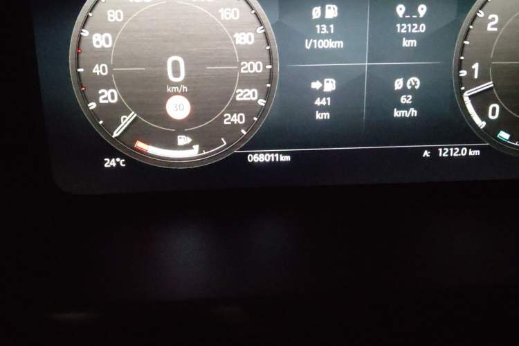 Used Land Rover Defender 2023 Facelift 110 3.0T P400 X-DYNAMIC HSE Odometer Close Up