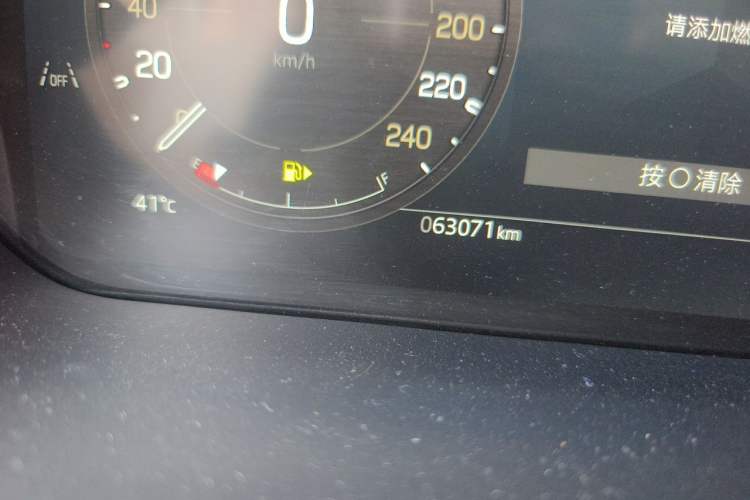 Used Land Rover Defender 2023 Facelift 110 3.0T P400 Dark Edition Odometer Close Up