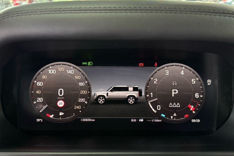 Used Land Rover Defender 2023 Facelift 110 3.0T P400 X-DYNAMIC HSE Odometer Close Up