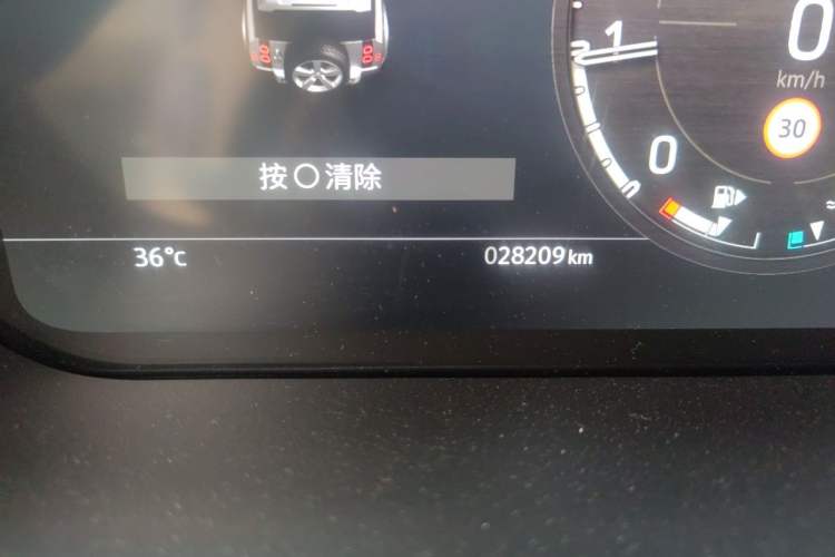 Used Land Rover Defender 2023 Facelift 90 2.0T P300 SE Odometer Close Up