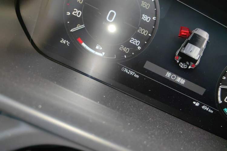 Used Land Rover Defender 2023 110 3.0T P400 75th Anniversary Legend Edition Odometer Close Up