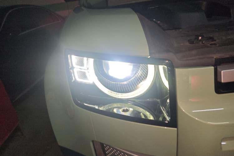 Used Land Rover Defender 2023 110 3.0T P400 75th Anniversary Legend Edition Right Front Headlight