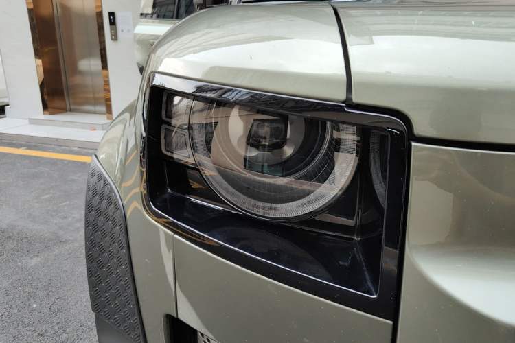 Used Land Rover Defender 2023 110 3.0T P400 Dark Edition Right Front Headlight