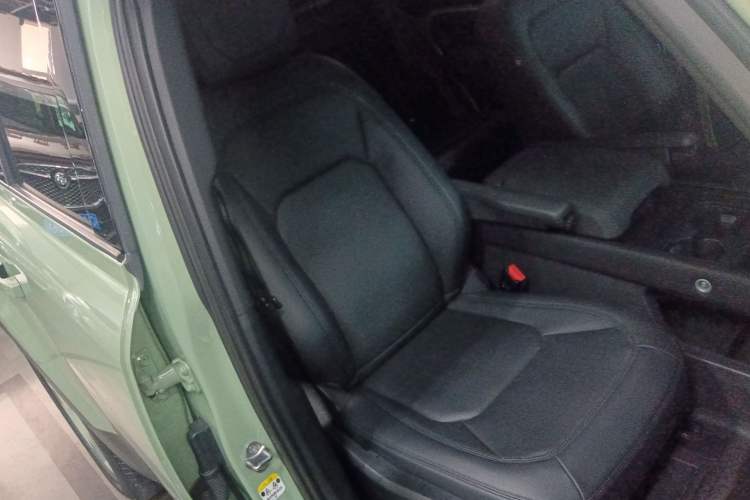 Used Land Rover Defender 2023 110 3.0T P400 75th Anniversary Legend Edition Right Front Seat