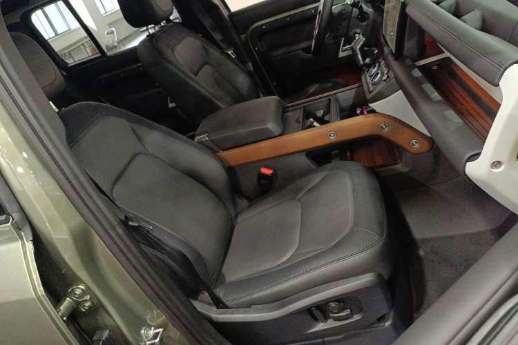 Used Land Rover Defender 2023 110 3.0T P400 X-DYNAMIC HSE Right Front Seat