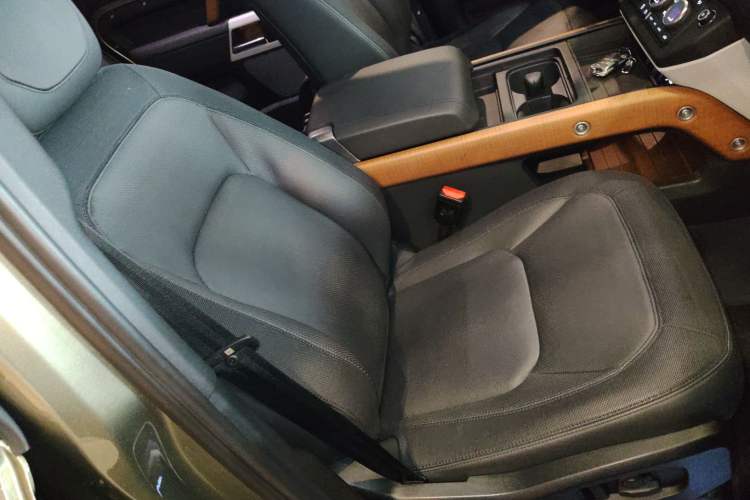 Used Land Rover Defender 2023 Facelift 110 3.0T P400 X-DYNAMIC HSE Right Front Seat