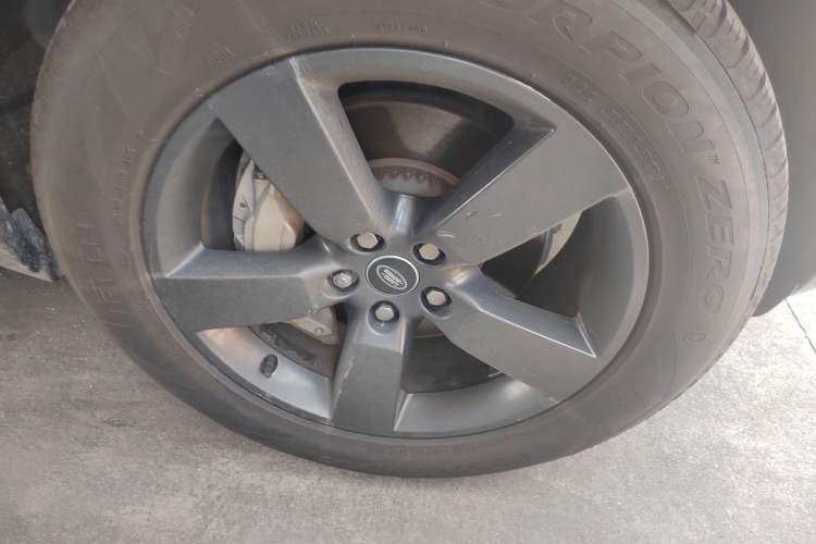 Used Land Rover Defender 2023 110 3.0T P400 Dark Edition Right Front Wheel Hub
