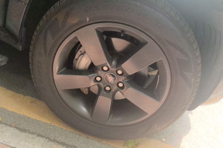Used Land Rover Defender  Right Front Wheel Hub