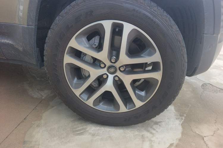Used Land Rover Defender 2023 Facelift 110 3.0T P400 Dark Edition Right Front Wheel Hub