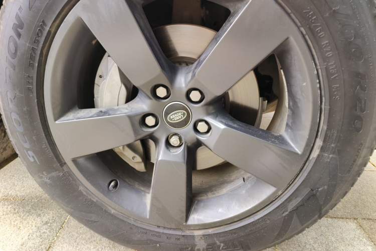 Used Land Rover Defender 2023 Revised Version 90 3.0T P400 Dark Edition Right Front Wheel Hub