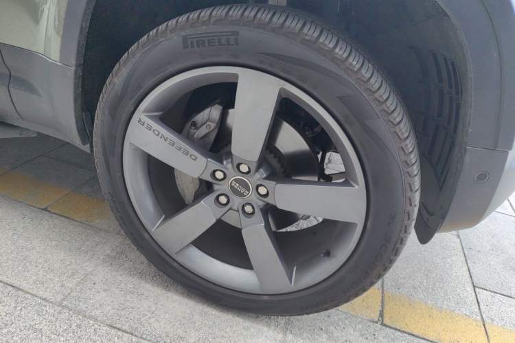 Used Land Rover Defender 2023 Facelift 110 3.0T P400 Dark Edition Right Front Wheel Hub