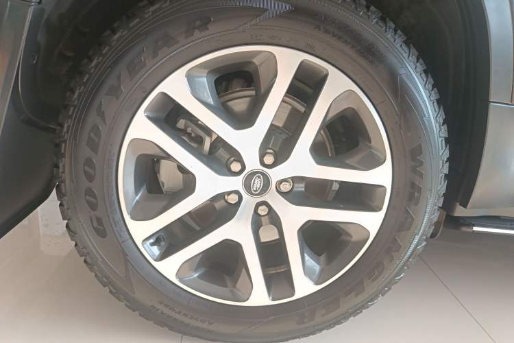Used Land Rover Defender 2023 Facelift 110 3.0T P400 Dark Edition Right Rear Wheel Hub