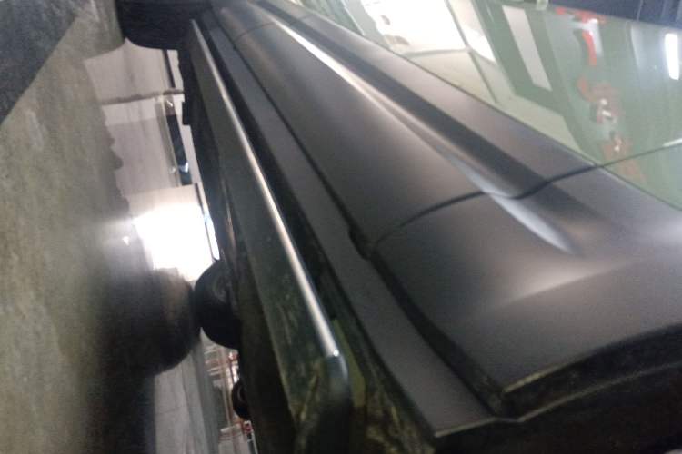 Used Land Rover Defender 2023 110 3.0T P400 75th Anniversary Legend Edition Right Side Sill